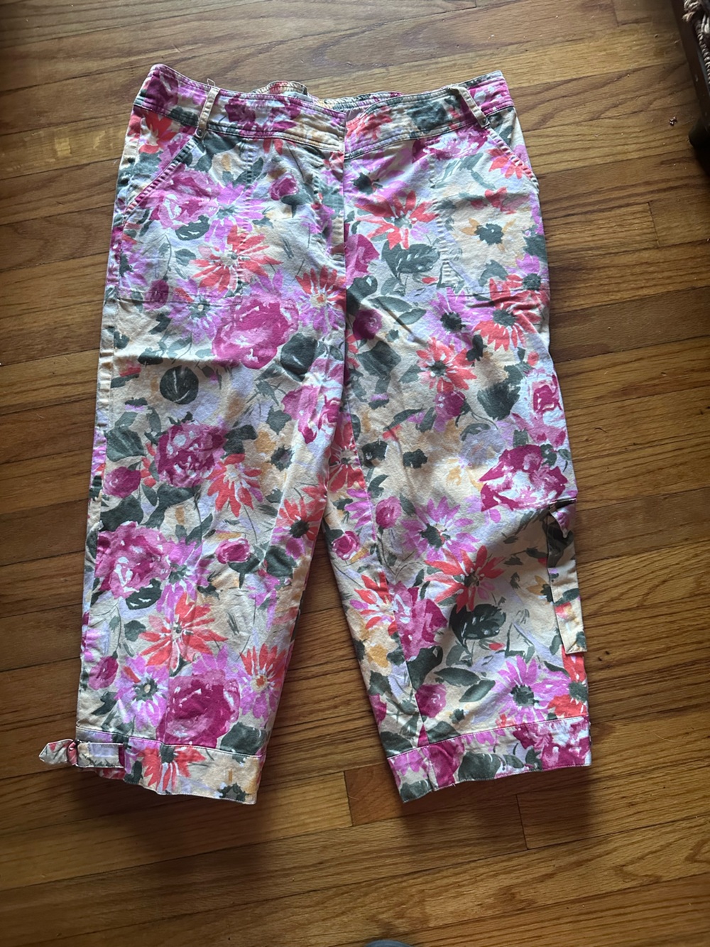 Vintage Coldwater Creek Floral Capri Pants Pink Cropped Button Tab Size 16 Chic